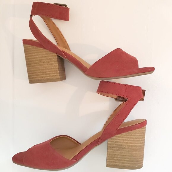 Universal Thread Megan Stacked Chunky Heel Ankle Strap Sandal Red Suede Shoes - Picture 9 of 14